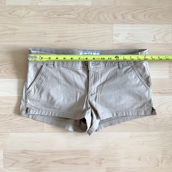 Abercrombie & Fitch Low Rise Creamy Color Shorts - Picture 9 of 10